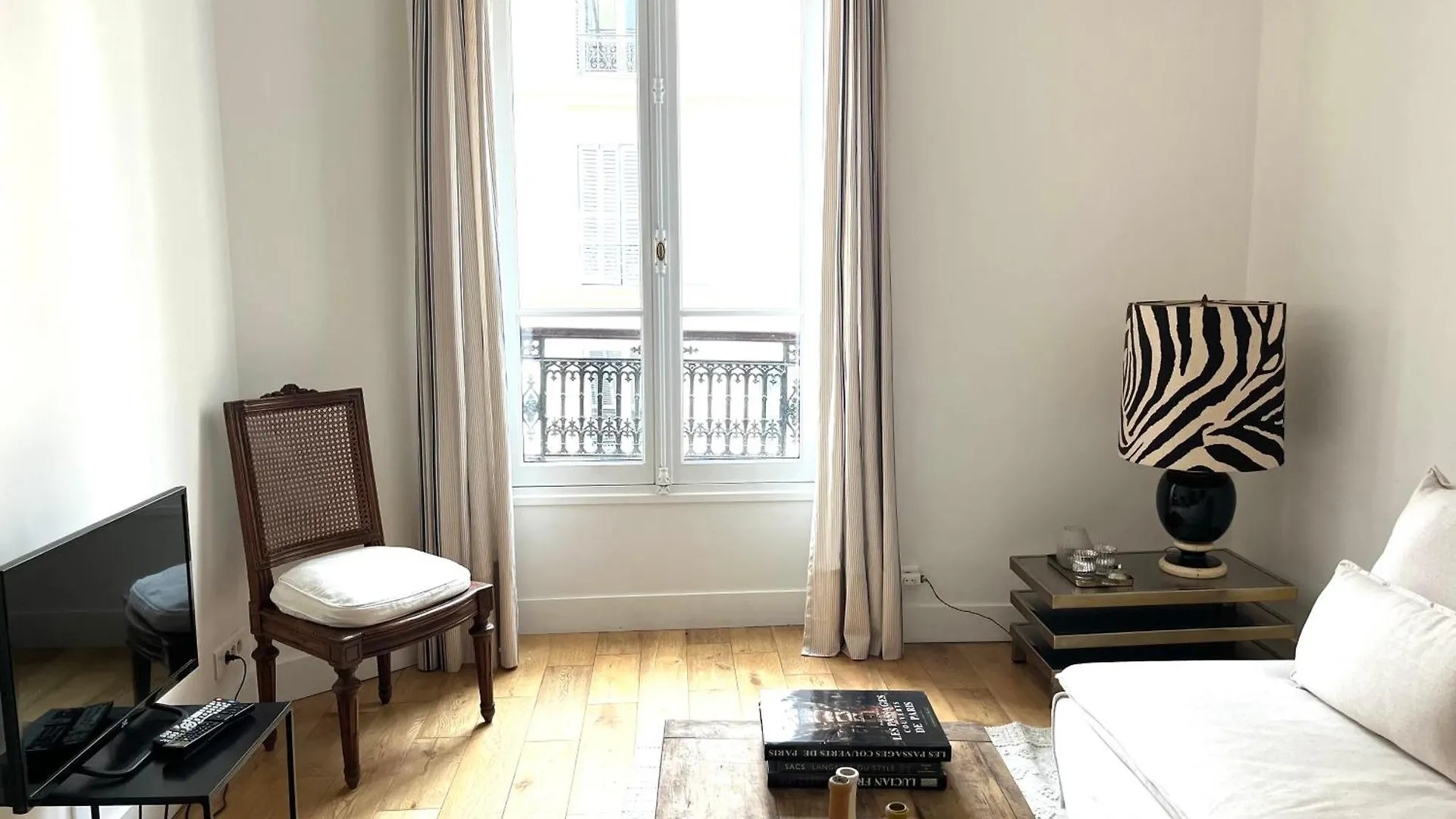 Charming Appartement Moulin Rouge Paris France